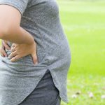 ما الفرق بين ألم الظهر في الدورة والحمل؟